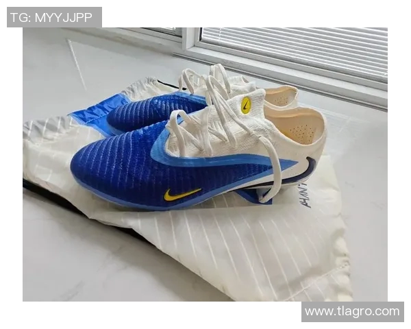 足球明星穿蓝色足球鞋的背后故事与他在赛场上的精彩表现